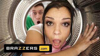 Brazzers - Sofia Lee Gets Some Help From Her Roomie's Bf To Get Unstuck & Lets Him Fuck Her Ass!